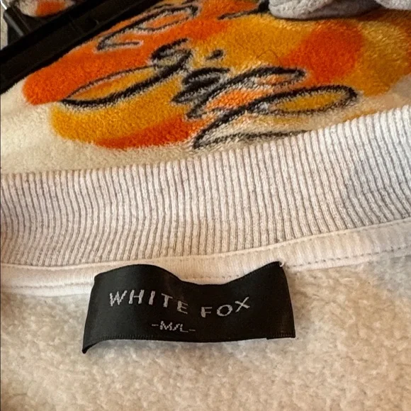White Fox Gray Sweatshirt M/L - Picture 2 of 3